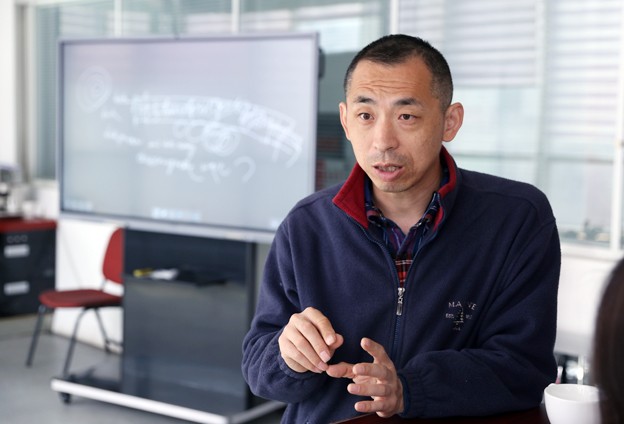 在黑洞的最中心，是平行宇宙的另外一個(gè)入口